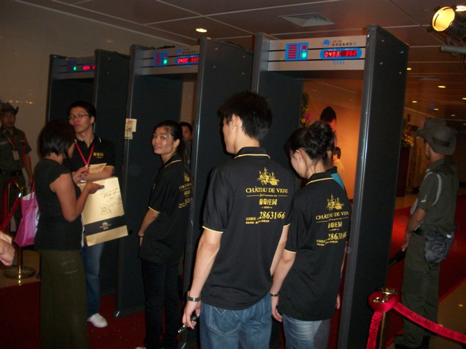 酒吧安检.jpg