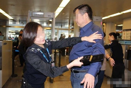 袭胸.jpg